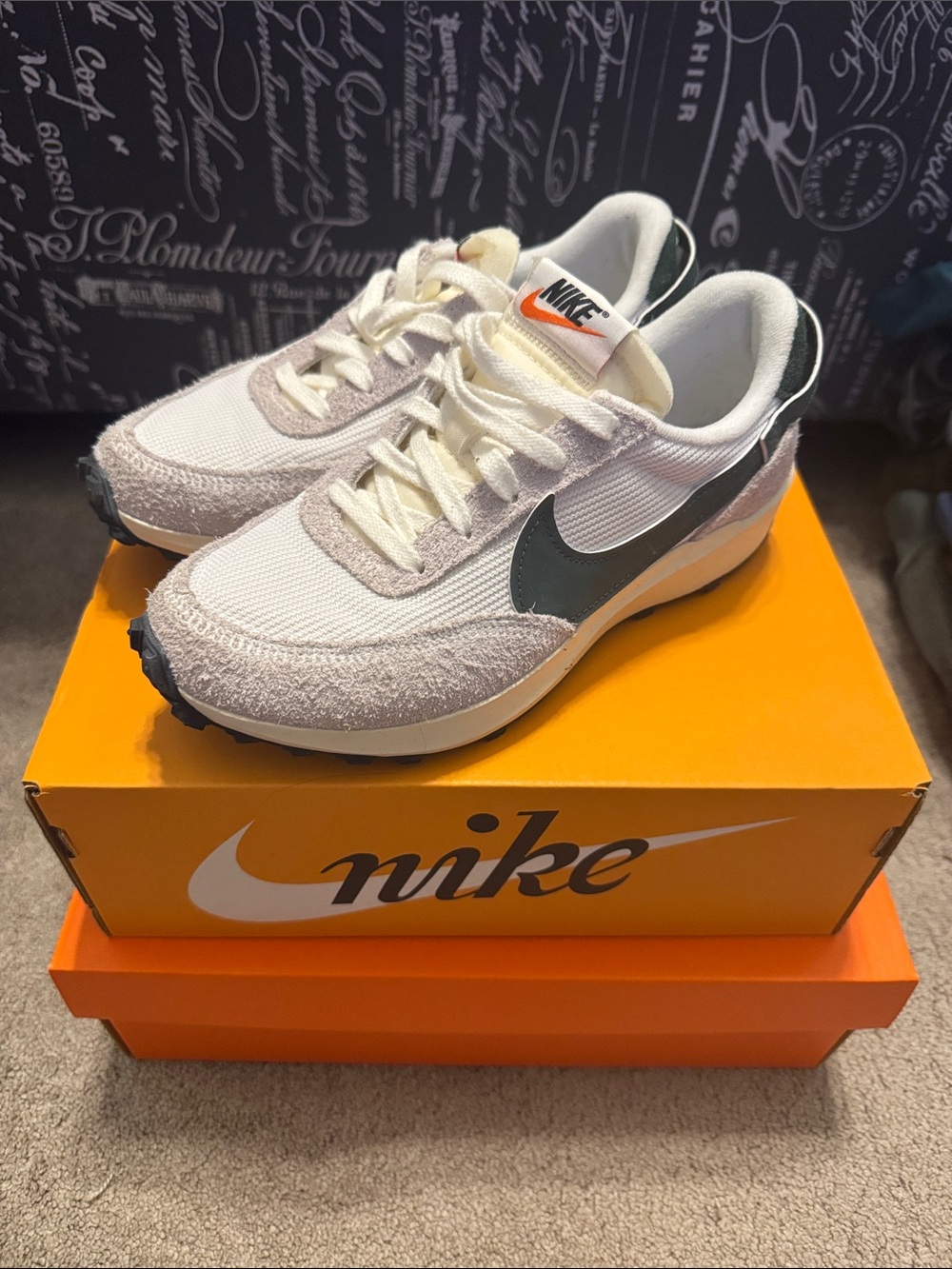 Women’s Nike Waffle Debut Vintage size 7